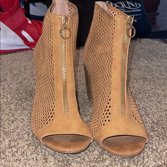 Zip Up Booties with WEDGE - Picture 2 of 6